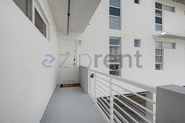 Foto del edificio - Unit 203