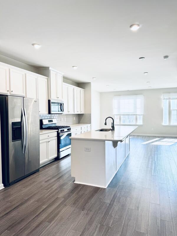 Foto principal - 449 Cross Country Way