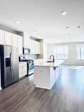Building Photo - 449 Cross Country Way