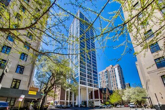 Building Photo - 1300 N Astor St