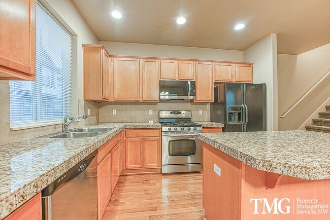Foto del edificio - Gorgeous Four Bedroom Townhome in Hillsboro!