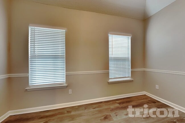 Building Photo - 496 Birchwood Dr
