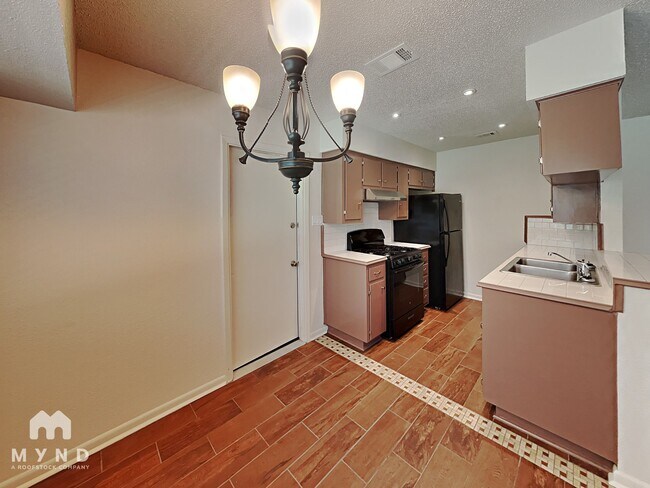 Foto del edificio - 5204 Regency Cove