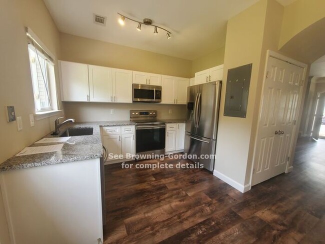 Building Photo - Townhouse (end unit) at Williams Bend Cond...