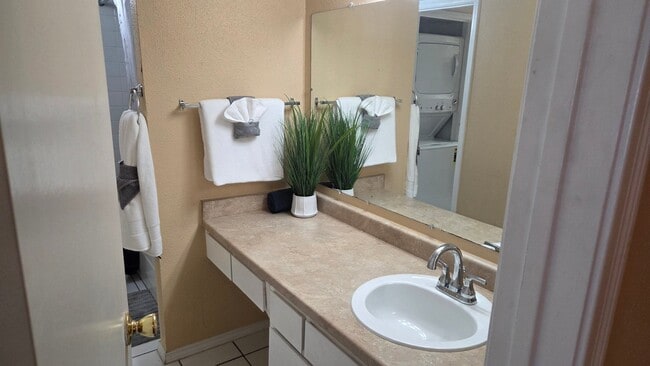 Photo - 2750 Holly Hall St Apartment