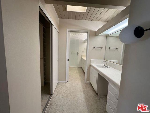 Foto del edificio - 3169 S Bentley Ave