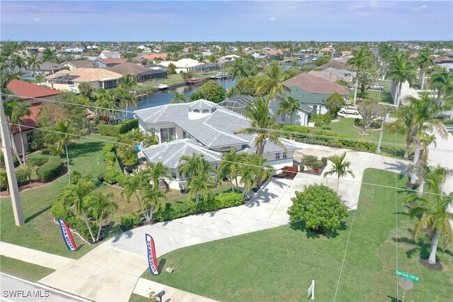 Foto del edificio - 2417 Cape Coral Pkwy W
