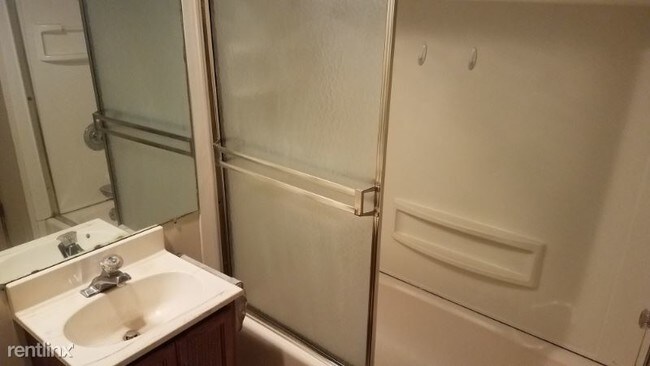Building Photo - 1 br, 1 bath Apartment - 4355 N 90th St