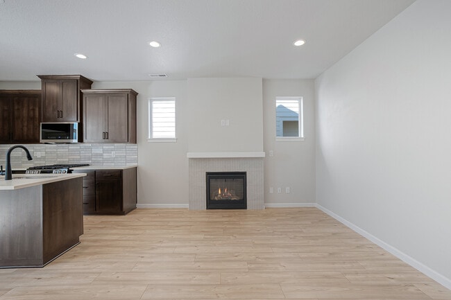 Building Photo - 203 SE Acacia Dr