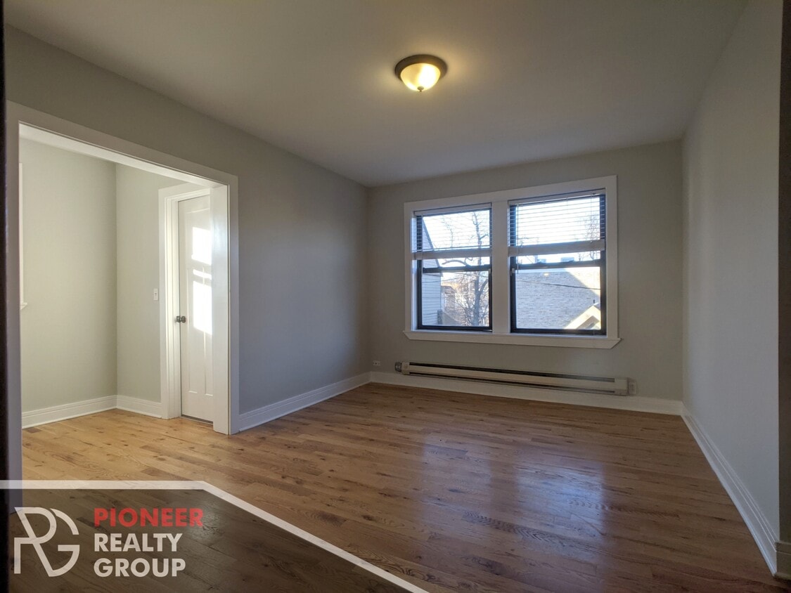Primary Photo - 4542 N Damen Ave