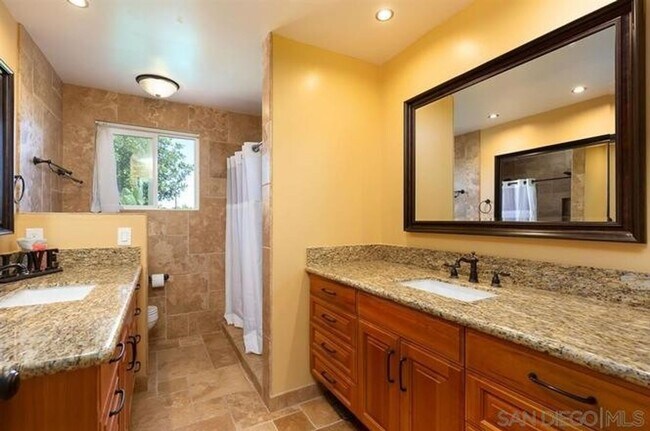 Foto del edificio - PRE-LEASE TODAY!! Stunning 3-bedroom, 2-ba...