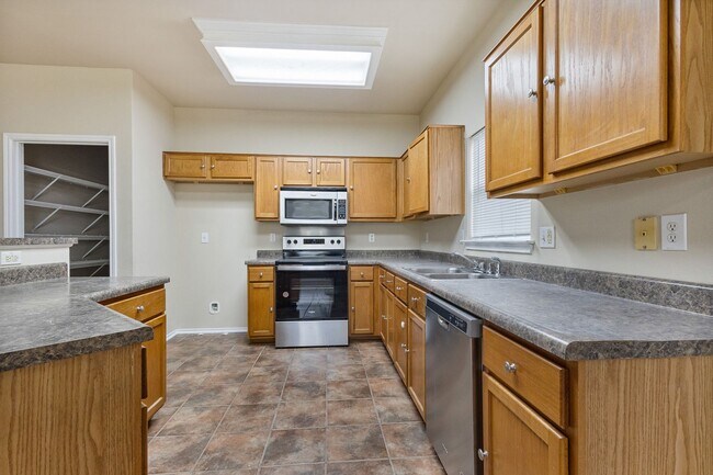 Foto del edificio - Large Spacious Home on Cul-de-sac!!!