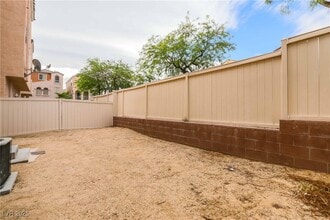 Building Photo - 10633 W Double Spring Ct