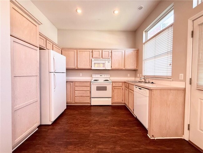Foto del edificio - 536 Founders Park Dr W