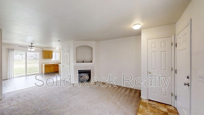 Building Photo - 4950 Universal Heights