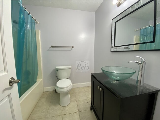 Building Photo - 2517 Newcastle Dr