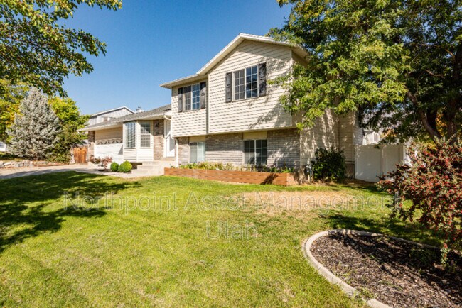 Building Photo - 714 N 300 W