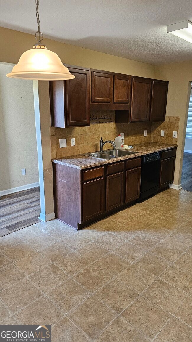 Foto del edificio - 106 Bridgeport Ln