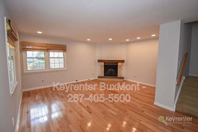 Building Photo - 5 Sandy Ridge Dr