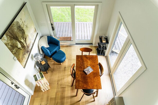 Building Photo - Stylish Tiny Cabin in Peaceful Wooded Area