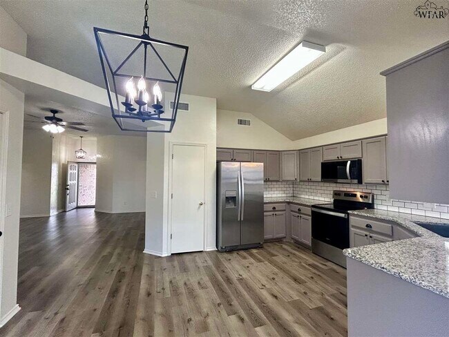 Building Photo - 5008 Bayberry Dr
