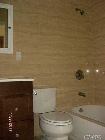 Foto del edificio - 147-32 76th Rd