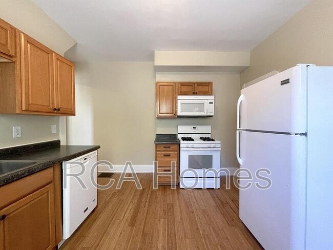 Building Photo - 1555 Barth Ave