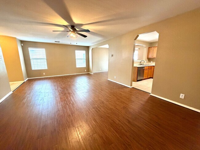 Building Photo - Spacious 3 Bedroom Home with Loft in Bulverde Village
