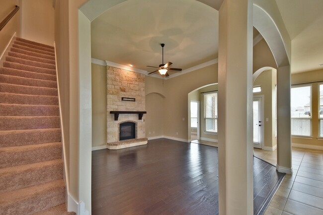 Foto del edificio - Spacious Luxury home in Deer Creek Schools!