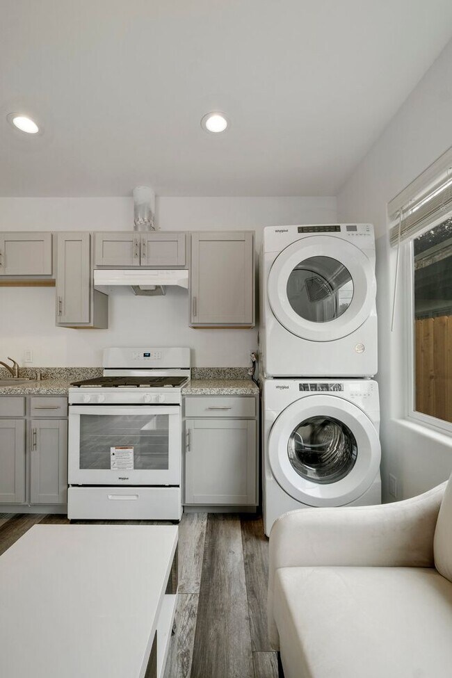 Foto del edificio - 550 Hathway Ave