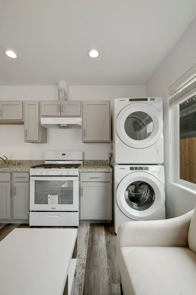 Building Photo - 550 Hathway Ave