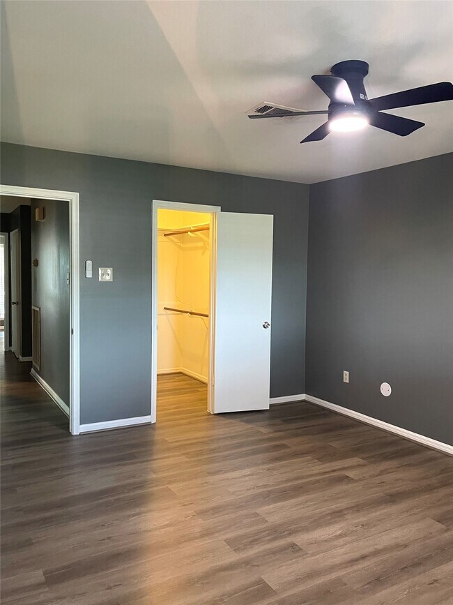 Foto del edificio - 9626 Hearthwood Dr