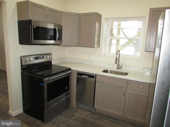 Photo - 20 Pine St House