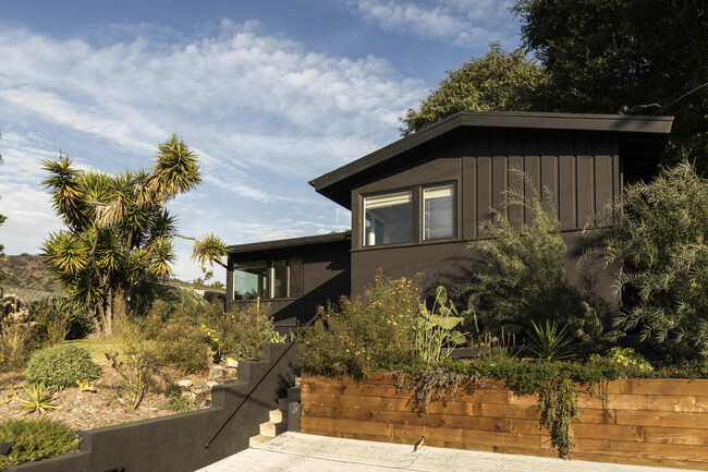 Building Photo - 5028 Sierra Villa Dr