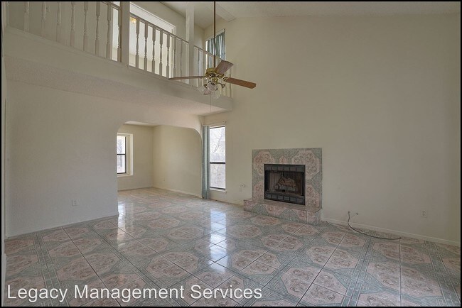 Building Photo - 4400 Loma de Brisas Dr