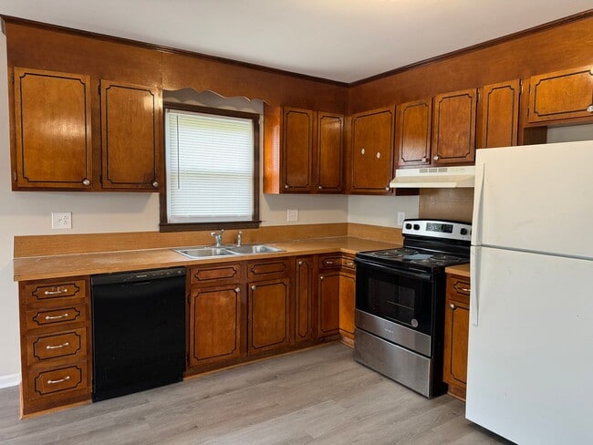 Building Photo - Two Bedroom Apartment in Lincolnton