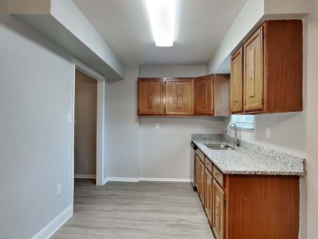 Foto del edificio - Move-In Ready 4BR Home in Arlington | Sunroom & Large Yard near DFW
