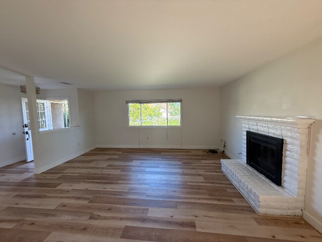 Building Photo - 942 Ruby Dr