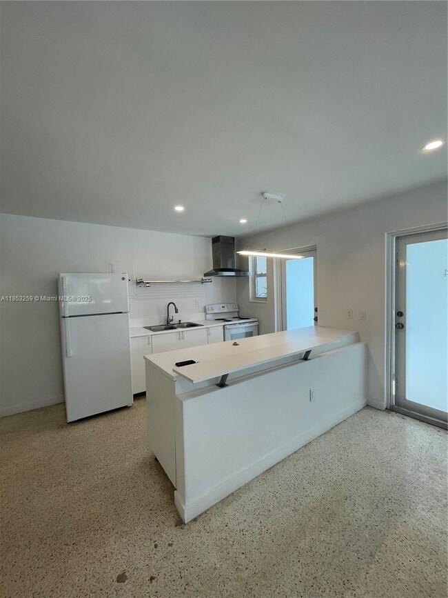 Foto del edificio - 1385 NE 105th St