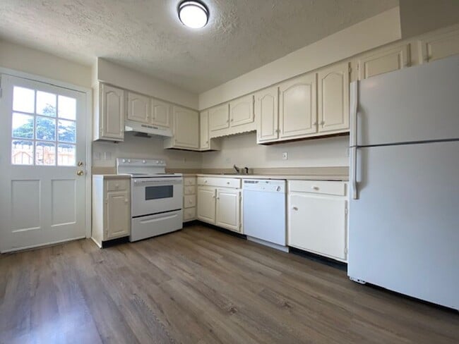 Foto del edificio - 7924 Shady Oak Trail
