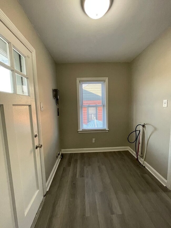 Building Photo - Remodeled 3 bedroom and 2 bath House! Read...