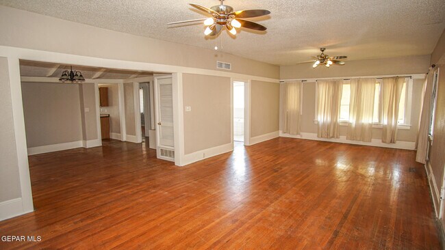 Building Photo - 7600 Franklin Dr