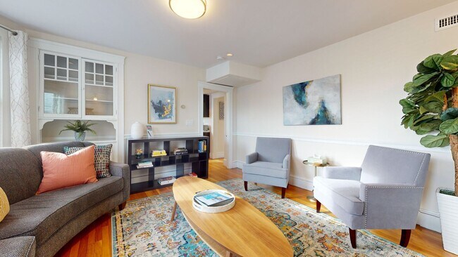 Foto del edificio - RENOVATED 4 bed 2 bath in Cambridge....