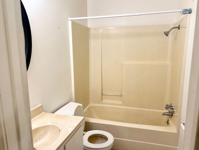 Foto del edificio - 1 Bed/1 Bath for Rent Near Downtown Brandon!