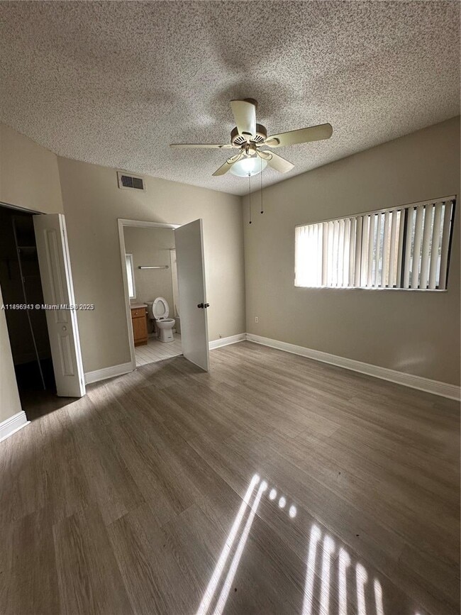 Foto del edificio - 2445 SW 18th Terrace