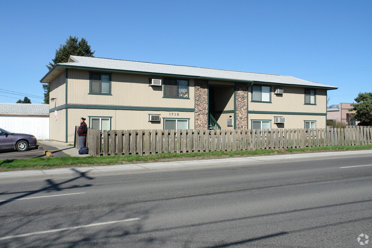 Building Photo - 1719 N Maple St