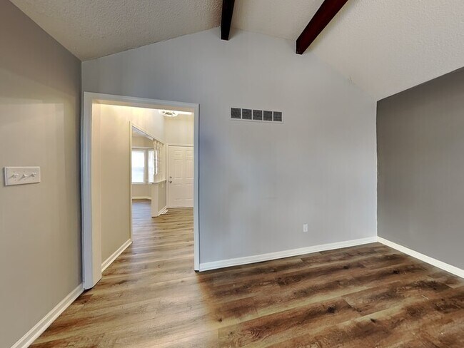 Building Photo - 1736 SE Silkwood Ct