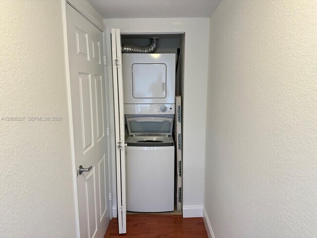 Foto del edificio - 816 NW 11th St