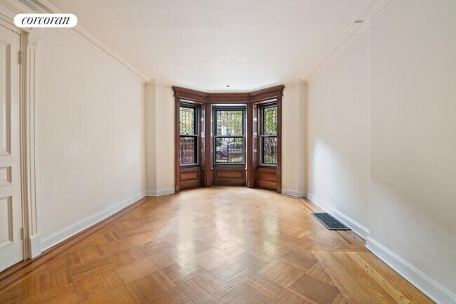 Building Photo - 543 3rd St