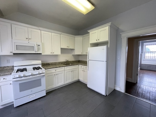 Kitchen - 82 Clinton Ave